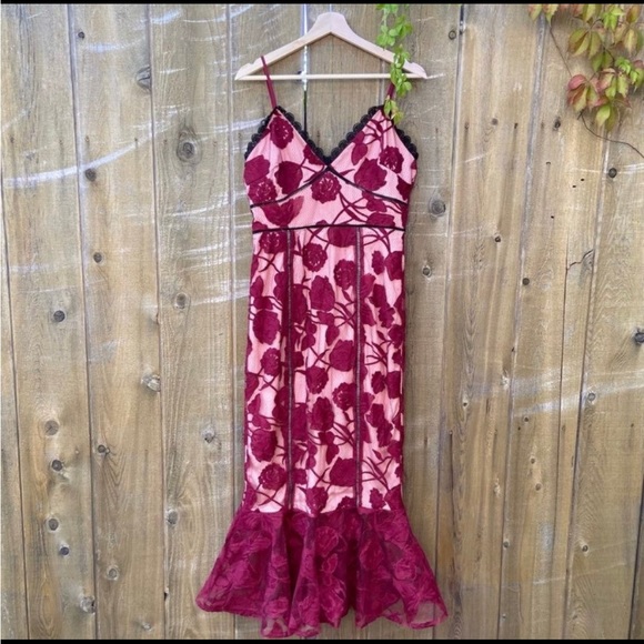 Burgundy Floral Mesh Lace Trumpet Midi Dress 🌿 - Picture 4 of 12